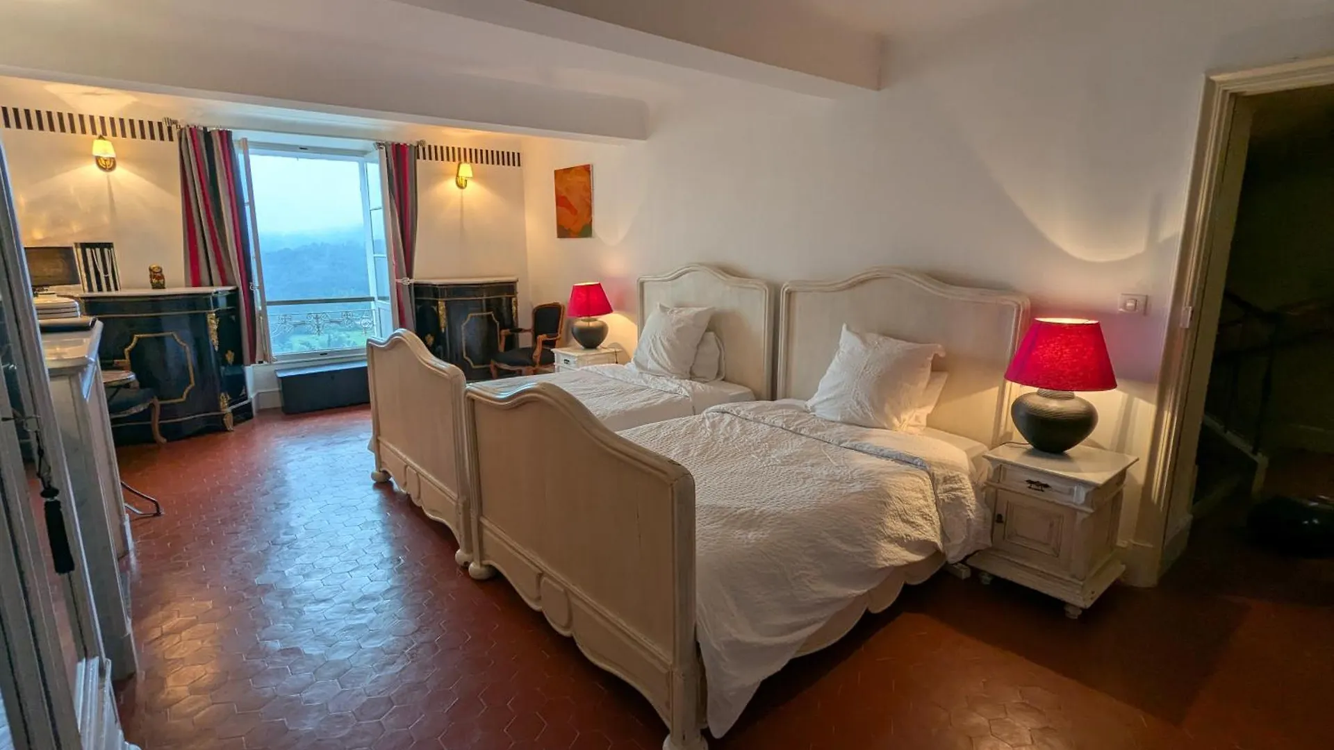 ***  Les Chapeliers Bed & Breakfast Claviers France