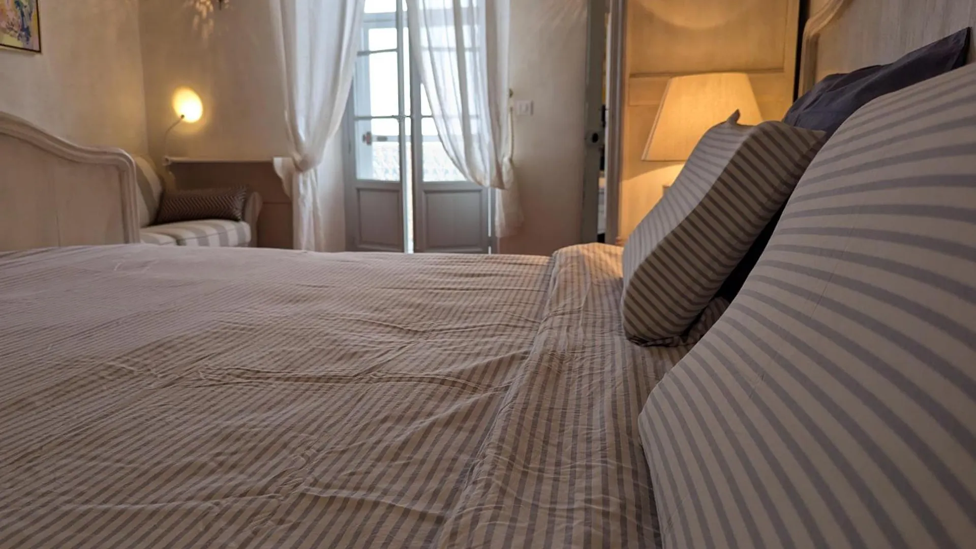 Les Chapeliers Bed & Breakfast Claviers