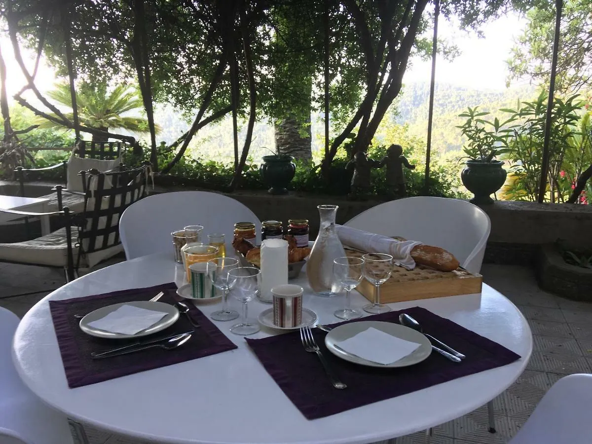 Les Chapeliers Bed & Breakfast Claviers